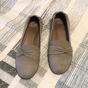 Dansko Womens Loafer Sz 40 Tan Grey Burnished Nappa Classic Comfy Basic Capsule